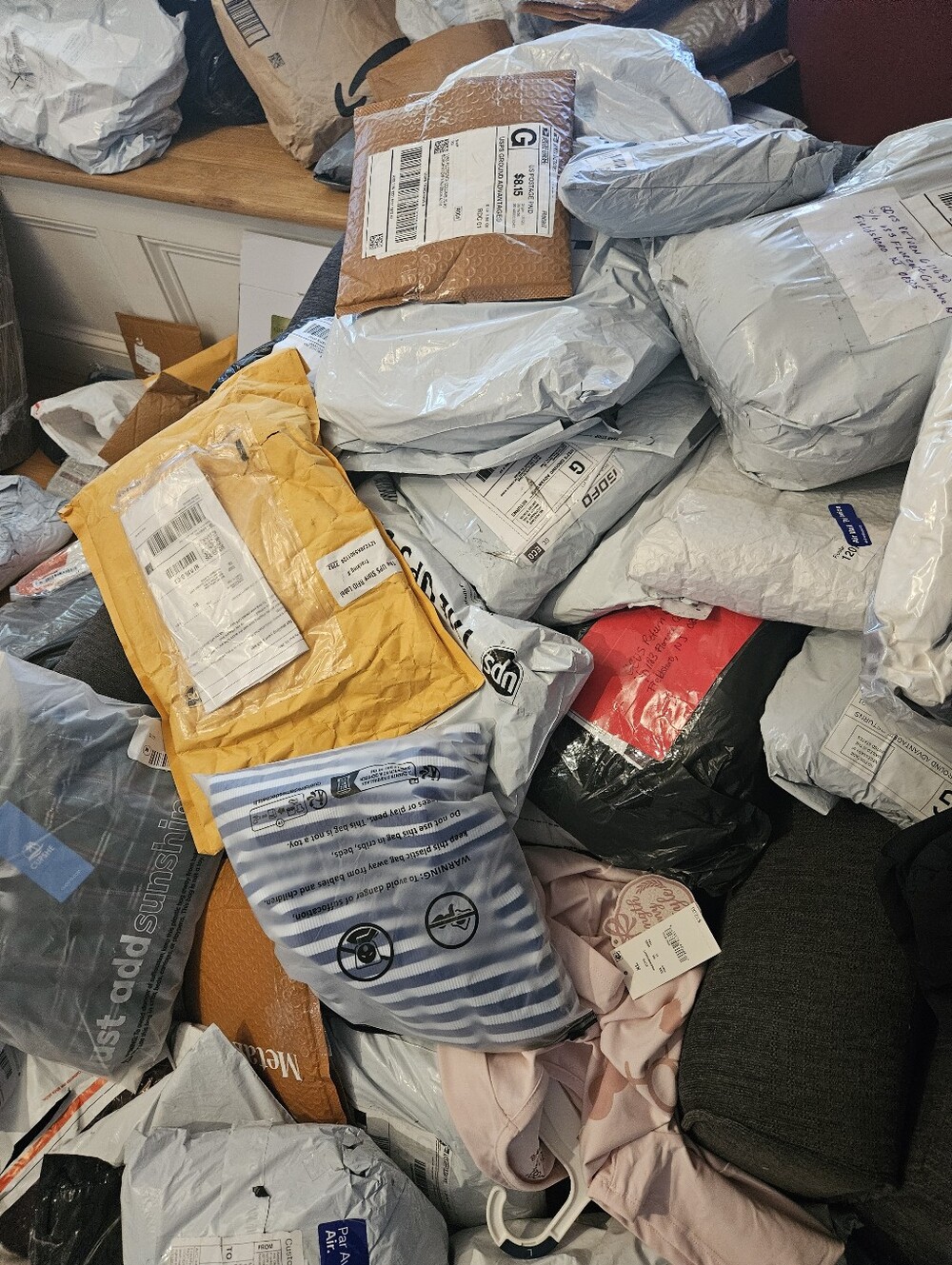 Unclaimed/Returned Mail Mystery Box - 5lbs - Picture 4 of 4